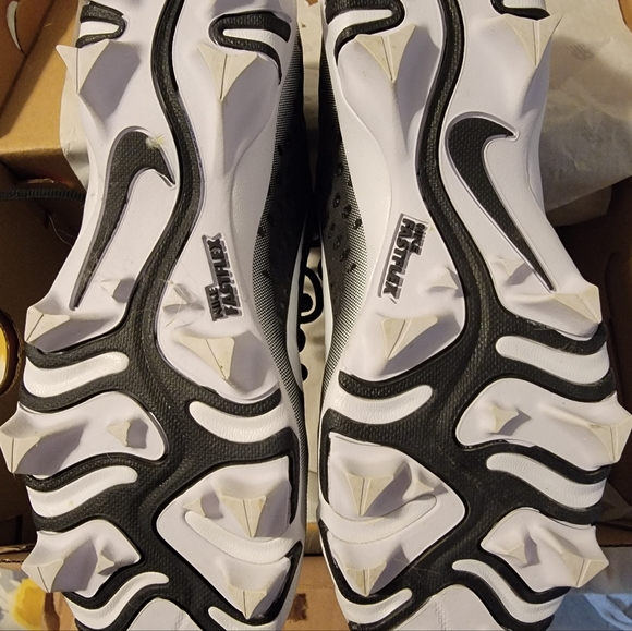 Nike Men's baseball cleats - NWOT - Picture 6 of 6